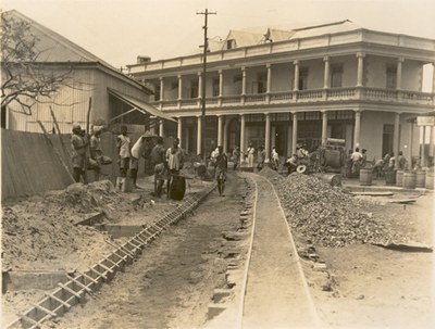 Trabalhos na  Rua Valsassina Beira Moçambique 1928 Cole