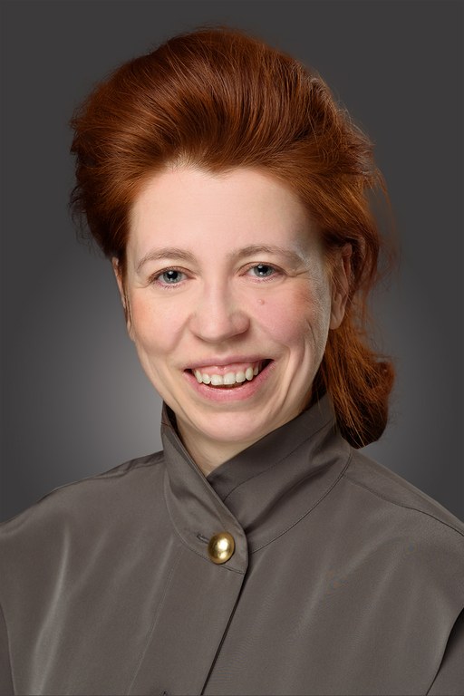 Isaeva_1_c_6x9_360dpi.jpg