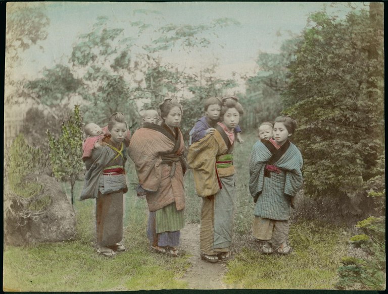 Kinderbetreuerinnen um 1880