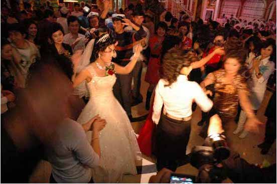 Rauschende Hochzeitsfeier in der uigurischen High Siciety von Urumqi