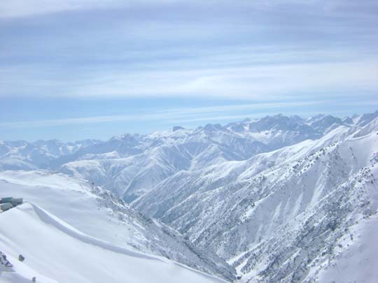 View from an altitude of 3000 m at the Shariston pass