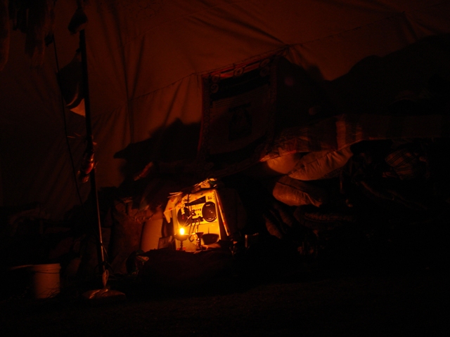 Nachts in einem tibetischen Zelt