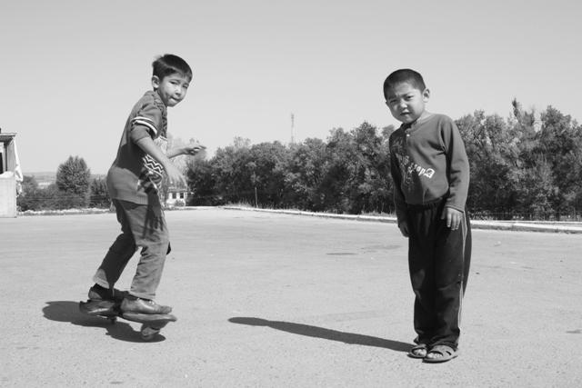 Kazakh kids near Aisha Bibi