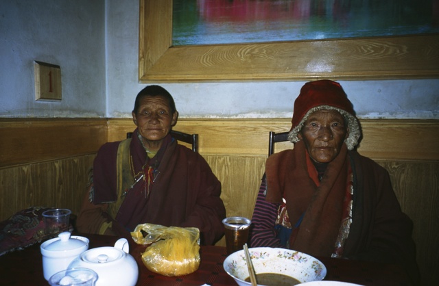 Zwei tibetische Seniorinnen...