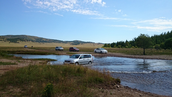 Flussdurchquerung im Norden der Mongolei