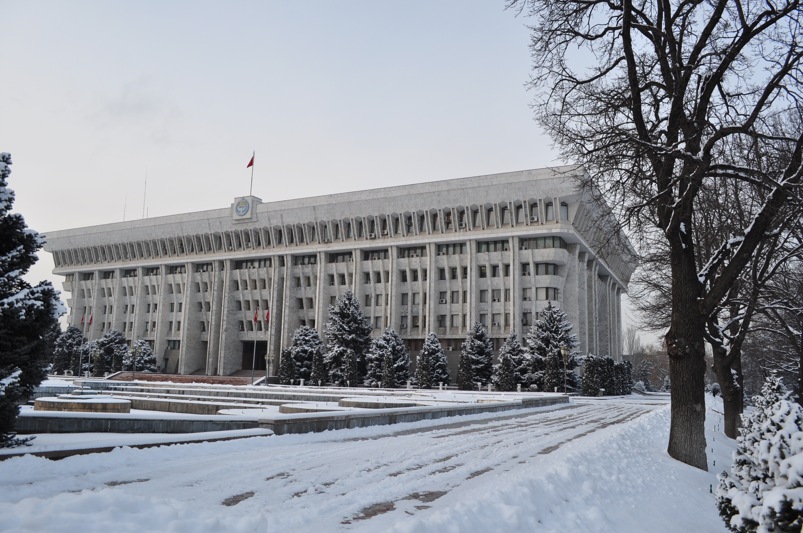 Bishkek_Parlamentsgebäude_Timon_Rüd.jpg