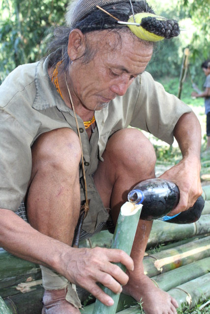 Arbeitspause - East Kameng Distrikt, Arunachal Pradesh 2012.jpg